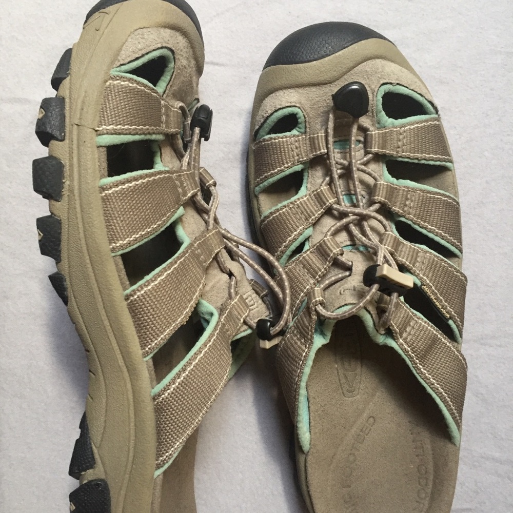 Keen Waterproof Slip-On Sandals Size 9